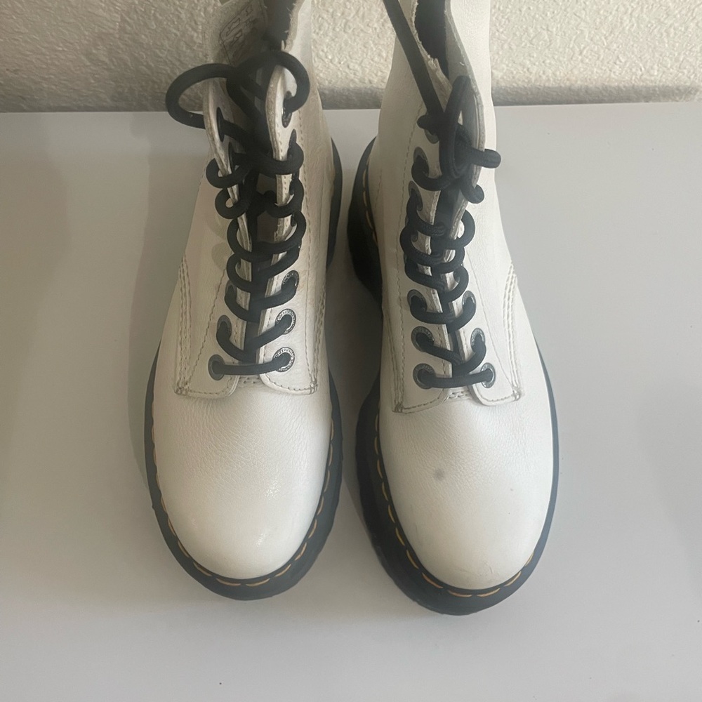 🎃Dr. Martens 1460 Pascal 8-Eye White Platform Lace-Up Boots😳 - Picture 3 of 8